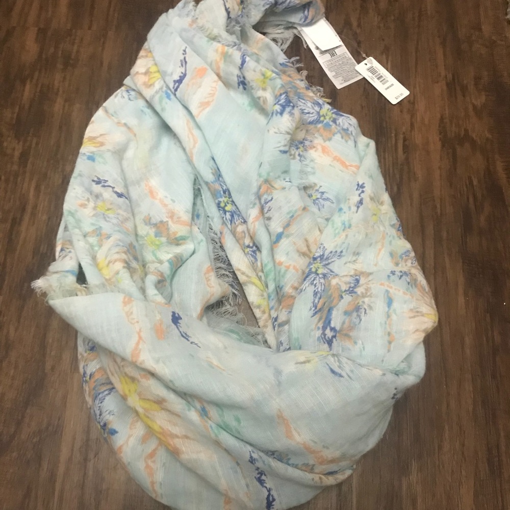 NWT Scarf
